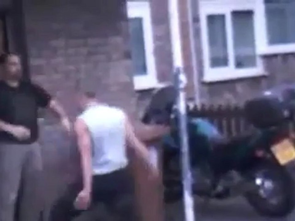 Un punk se fait humilier par un vétéran