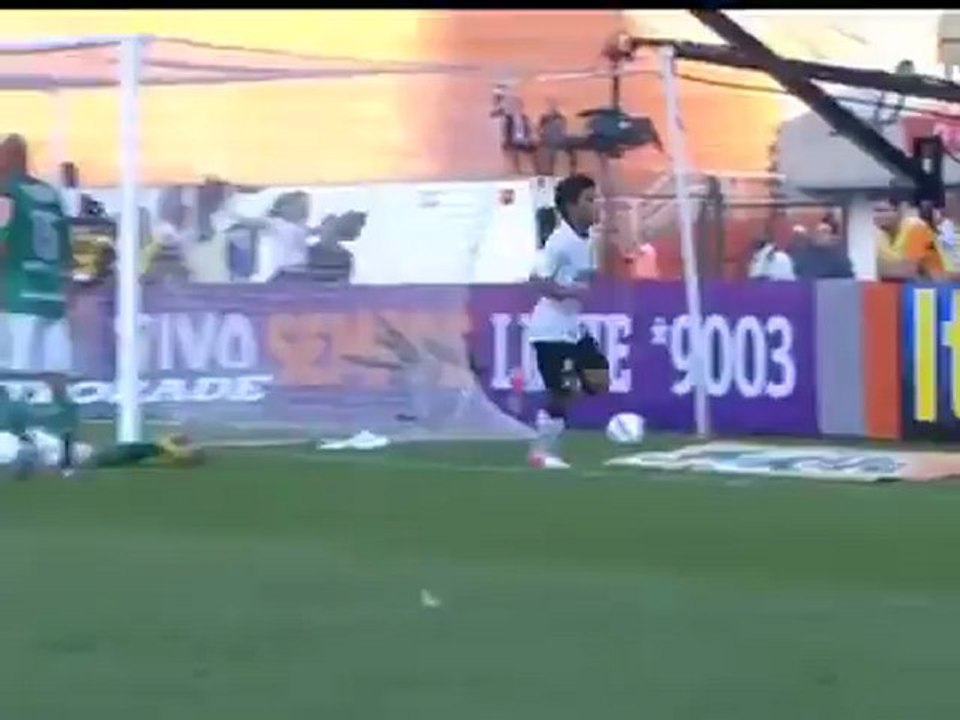 Golaço! Romarinho marca de letra no jogo Corinthians 2 x 1 Palmeiras pelo Brasileiro 2012