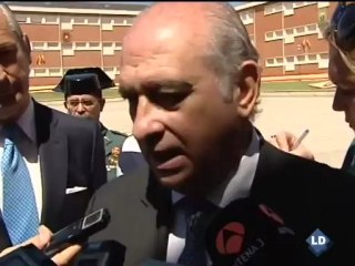 Fernández Díaz cree "mezquino" cuestionar el trabajo de la Guardia Civil