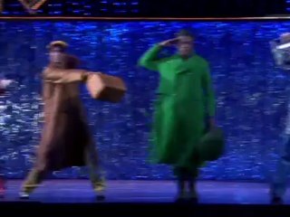 Ator mostra como se prepara para entrar no palco