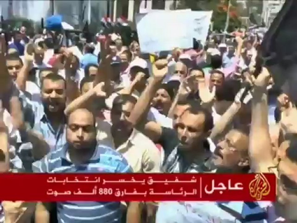 شفيق ومفارقات الثورة المصرية