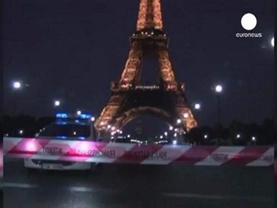 Man in Eiffel Tower suicide leap