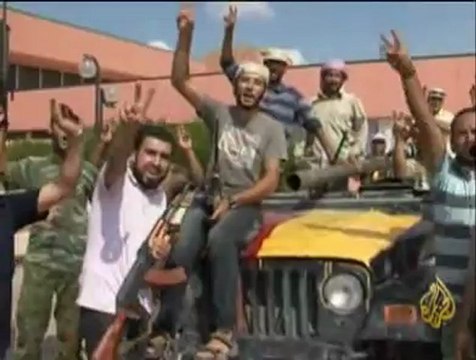 سيطرة الثوار على مطار سرت