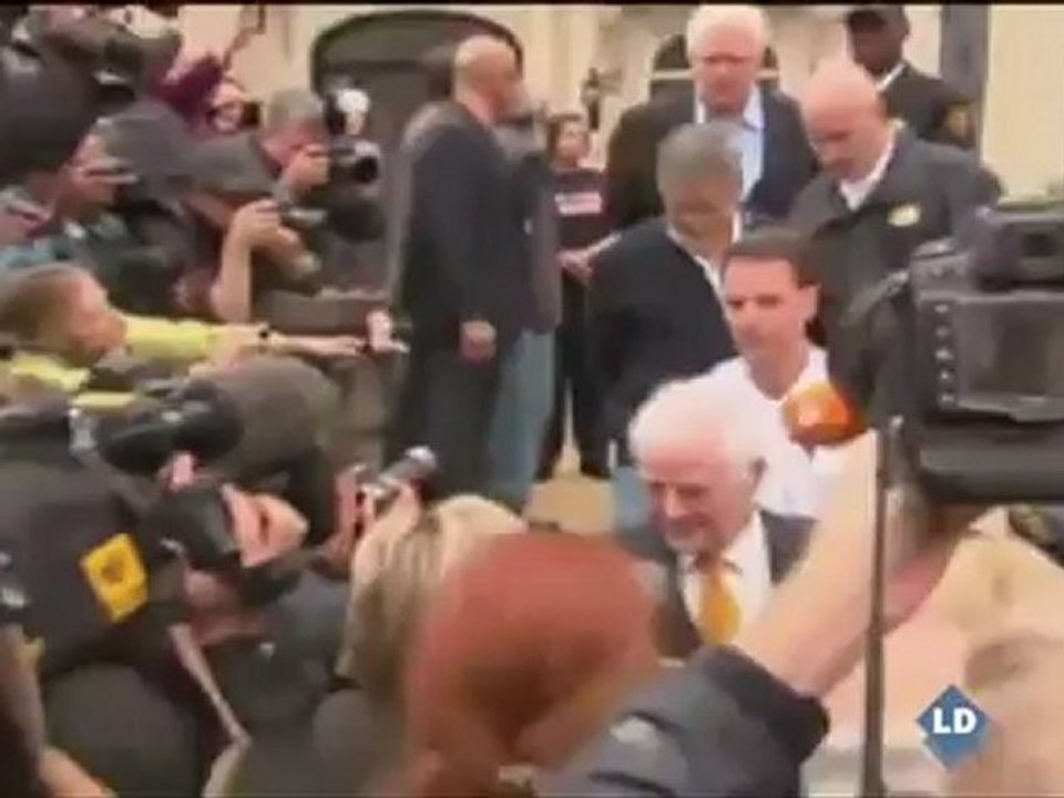 George Clooney, arrestado en una protesta en Washington - RAW: GEORGE CLOONEY ARRESTED