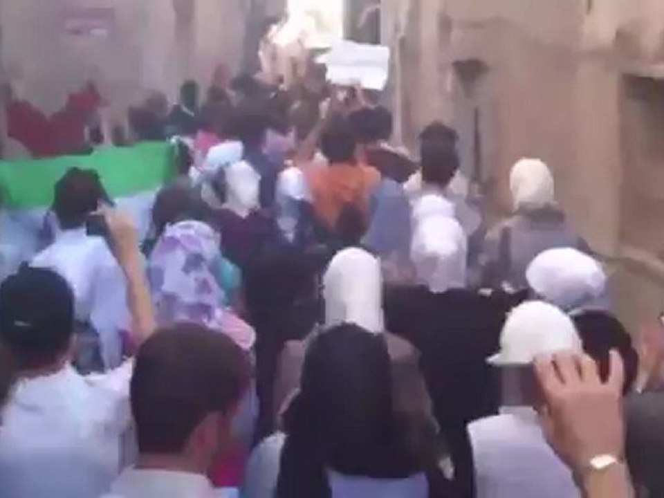 Syria فري برس  دمشق خافوا الله ياعرب مع تحية رآئعة لثوار سوريا   مظاهرة السنانية وسط دمشق الأحد 24 6 2012 Damascus