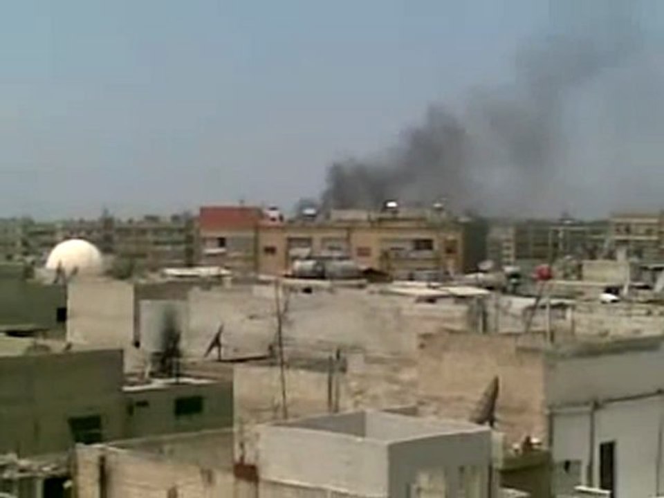 Syria فري برس حماه  المحتلة طريق حلب  قصف الحي 23 6 2012 Hama