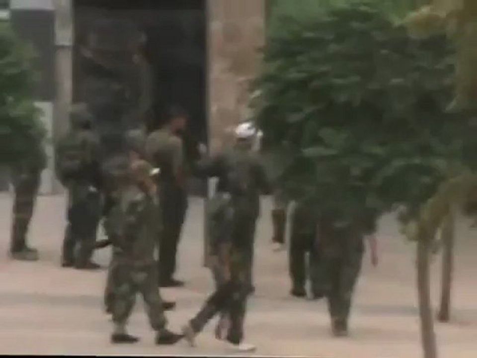 Syria فري برس حماة المحتلة حي طريق حلب مداهمات البيوت الآمنة 23 6 2012 Hama