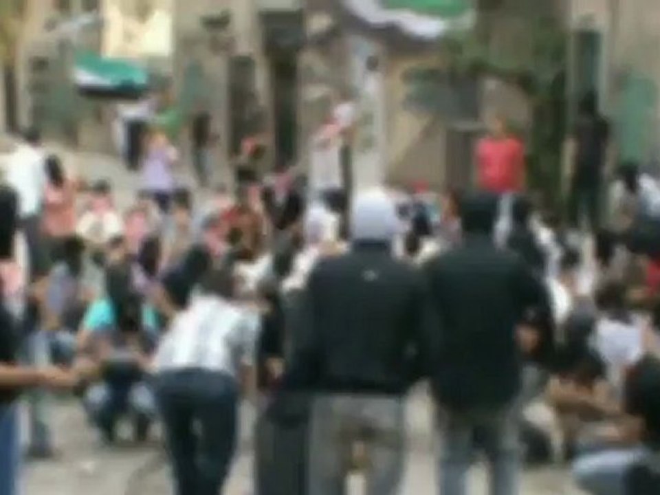 Syria فري برس دمشق المزة   اطلاق الرصاص المباشر على المتظاهرين 22 6 2012 Damascus