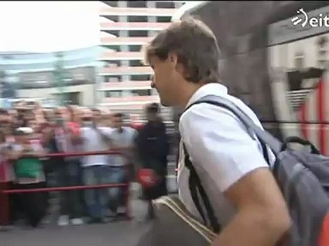 Athletic Club - PSG: Llegada del autobus del Athletic Club