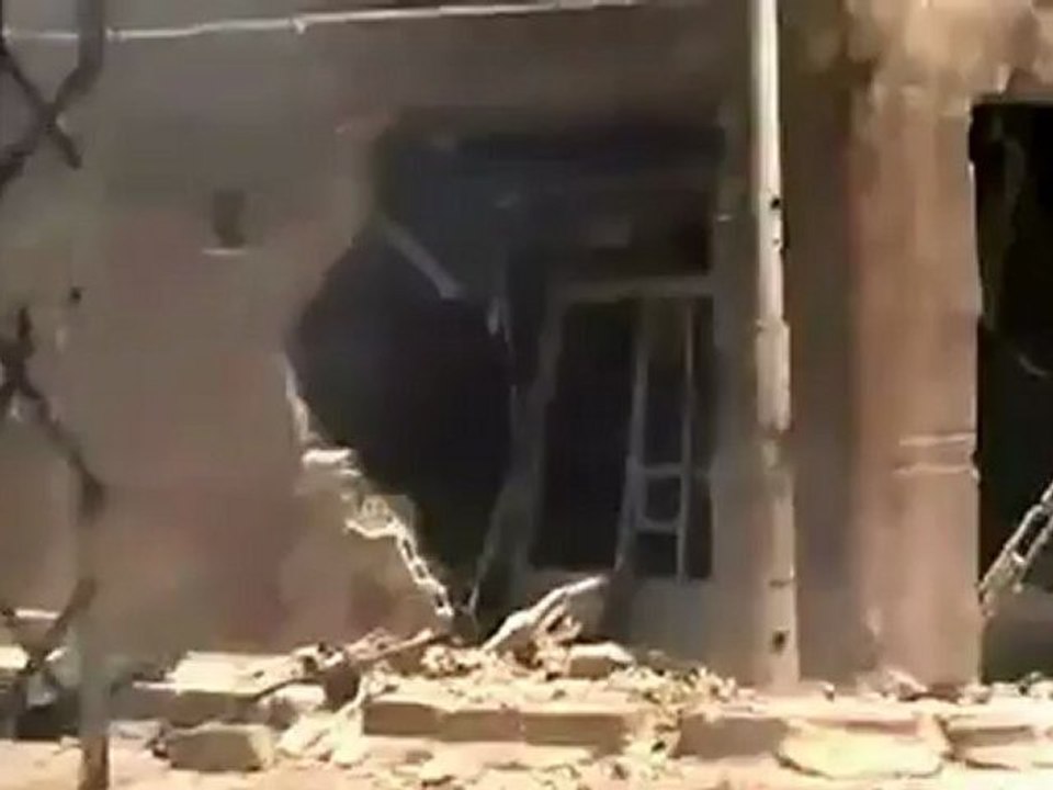 Syria فري برس  ريف دمشق اثار القصف على مدينة دوما 22 6 2012 Damascus