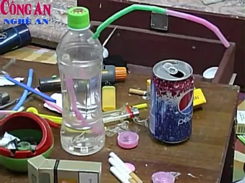 Vừa đập đá vừa mua bán dâm