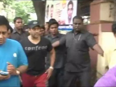 Salman Khan takes 3 injured on Dabangg 2 sets to hospital