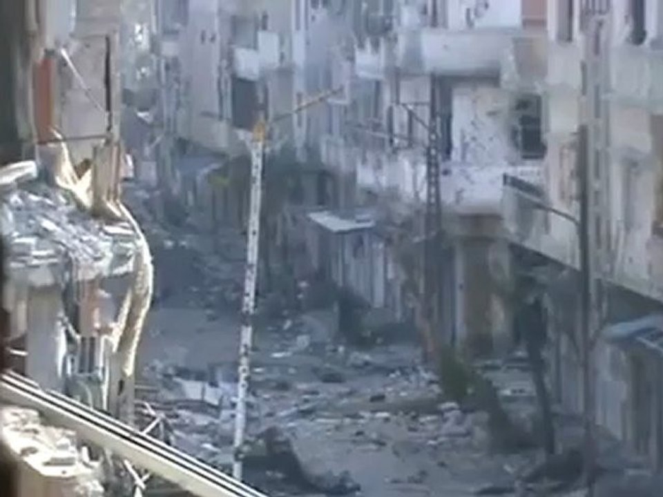 Syria فري برس حمص القصور الدمار في الشارع الرابط بين خديجة الكبرى وشارع الميماس 24 6 2012 Homs