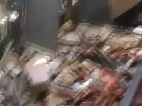 Syria فري برس حمص القصور اثار الدمار في مداخل احد الآبنية 24 6 2012 Homs