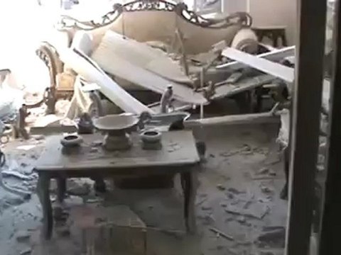 Syria فري برس حمص القصور هذا ما خلفته قذيفة دبابة في احدى المنازل 24 6 2012 Homs