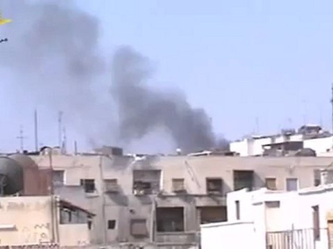 Syria فري برس تصاعد الدخان الكثيف من منازل المدنيين في حي جورة الشياح بحمص بسبب القصف المستمر 24 6 2012 Homs