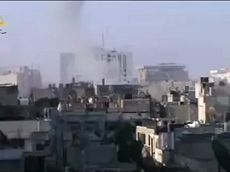 Syria فري برس  حمص تصاعد الدخان الكثيف من منازل المدنيين في حي جورة الشياح بحمص 24 6 2012 Homs