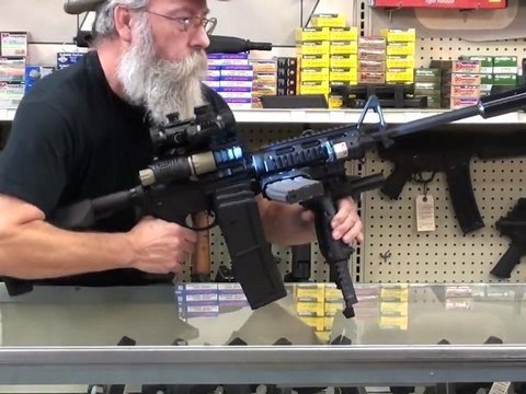 Le fusil anti-zombie : AR-15 Mall Ninja Tactical