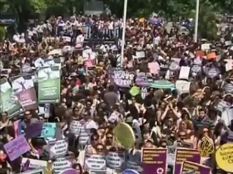 قانون تقصير فترة إجهاض الأجنة في تركيا