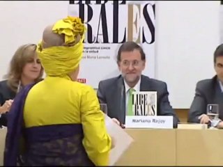 Una drag queen interrumpe el discurso de Rajoy
