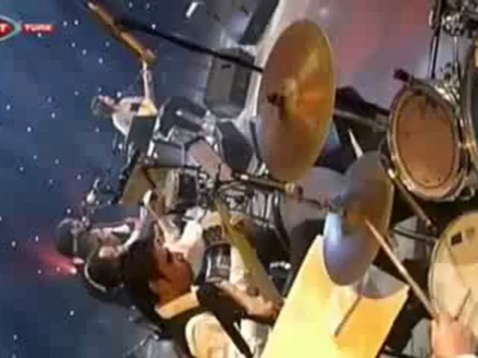 Özlem  ÖZDİL    " Gül Düşer Gülün  Üstüne"