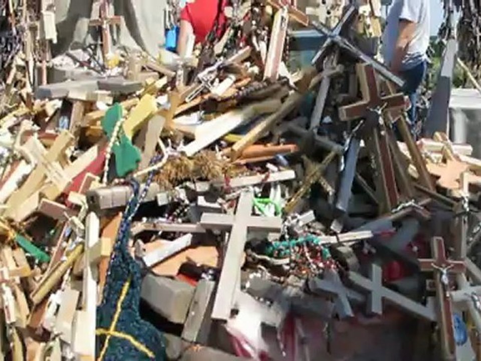 LA COLLINE DES CROIX - LITUANIE - ( Juin 2012  -MVI_0886 )