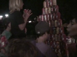 la pyramide de canettes de la St-Jean