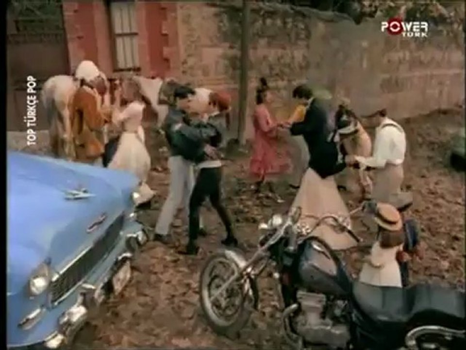 Demet Sağıroğlu - Arnavut Kaldırımı