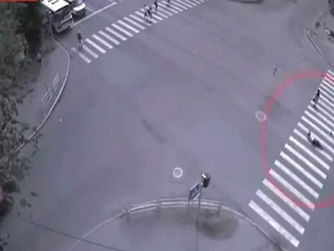 Rusya’da kırmızı ışıkta geçen polis, profesörün ölümüne neden oldu