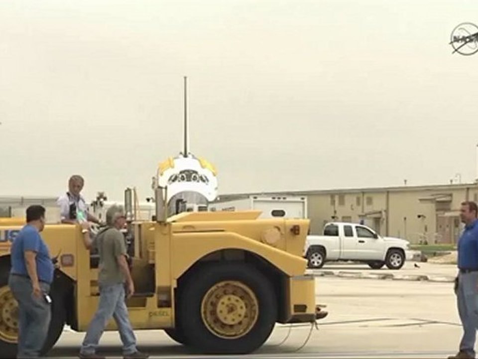 Shuttles Endeavour & Discovery Nose to Nose Photo Op & Move