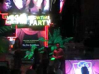 Cancun bei Nacht Bars Restaurtants Geschäfte