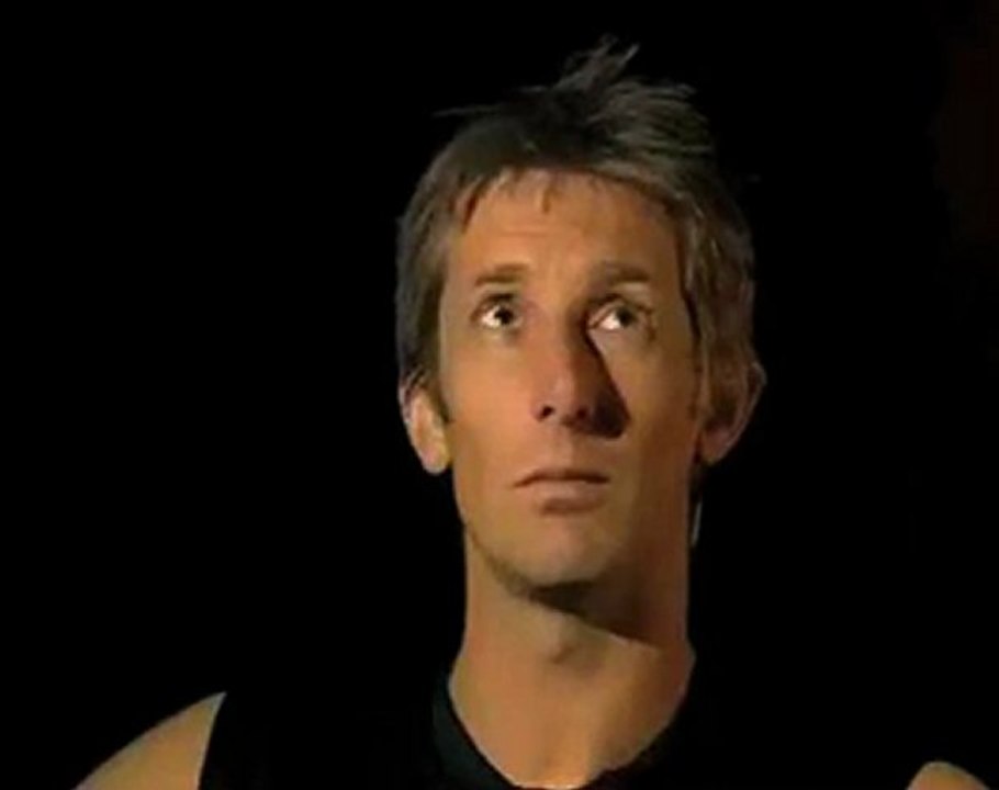 Edwin van der Sar reveals that no one likes Gary Neville