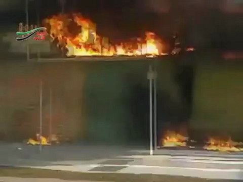 Syria فري برس ديرالزور احتراق احد المحلات في شارع سينما فؤاد جراء القصف 26 6 2012 Deirezzor