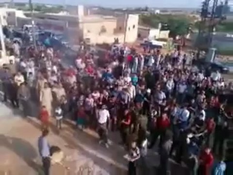 Syria فري برس جبل الزاوية بينين المحررة مظاهرة لاهالي القرية فرحا بالنصر الثلاثاء 26 6 2012 Idlib
