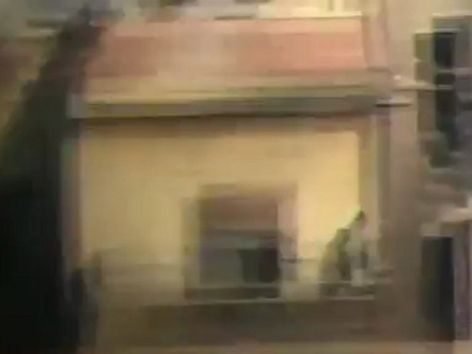 Syria فري برس  حلب الاتارب  انتشار الامن والشبيحه على اسطح المباني الحكوميه 26 6 2012 Aleppo