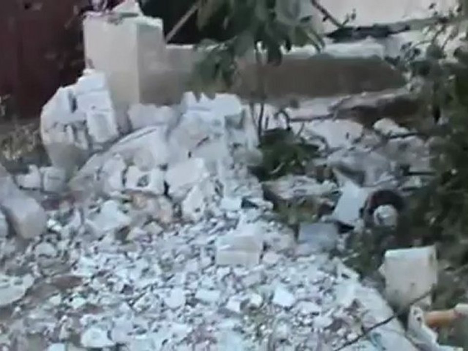 Syria فري برس  حلب الاتـــــــــارب  اثار القصف الصاروخي على المدينه 26 6 2012 ج1 Aleppo