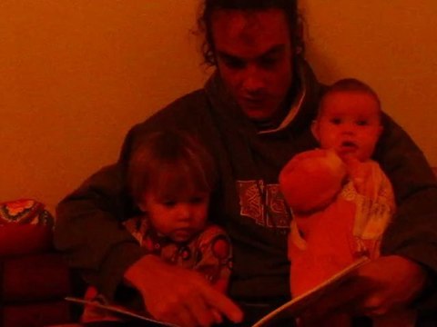 25-06-12 papa lit l'histoire du soir