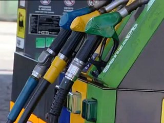 boom benzina arrivano i carabinieri