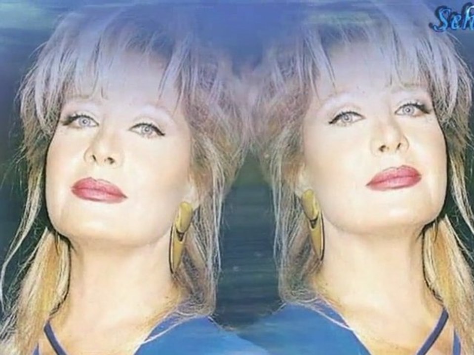 Emel SAYIN ♪♪♪ At Kadehi Elinden ( Bu Gece Son Gecemiz )