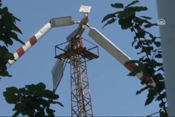 Rüzgar türbini yaptı