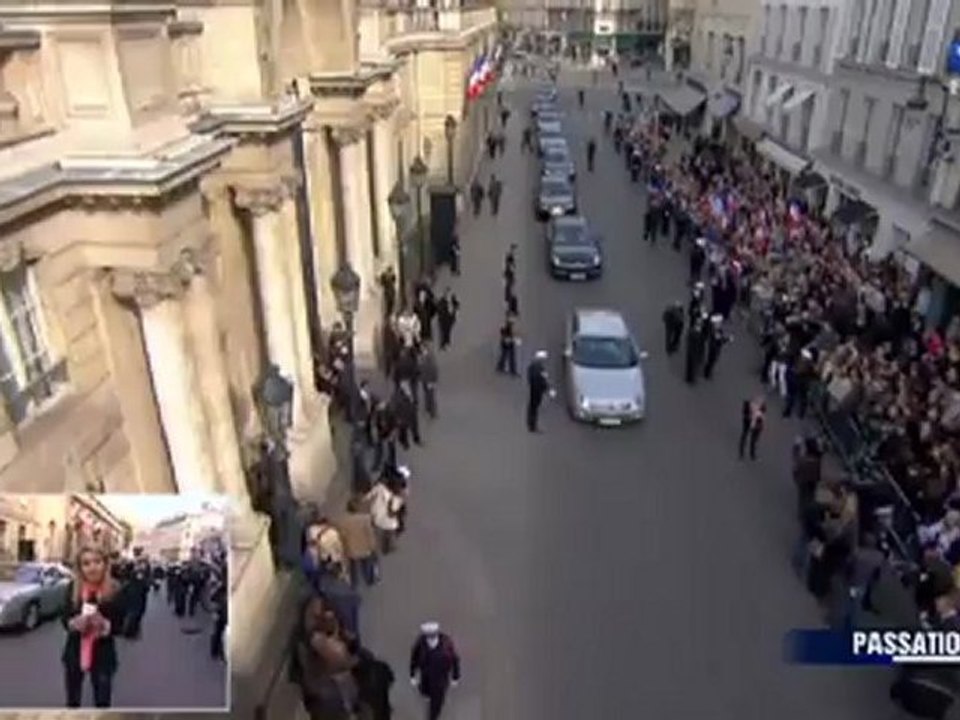 Les personnalités socialistes huées par des militants UMP