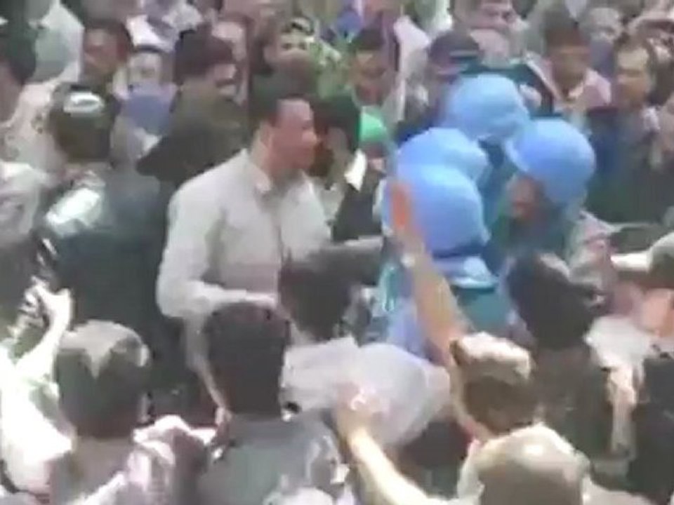 Manifestations à Douma et tirs à Hama