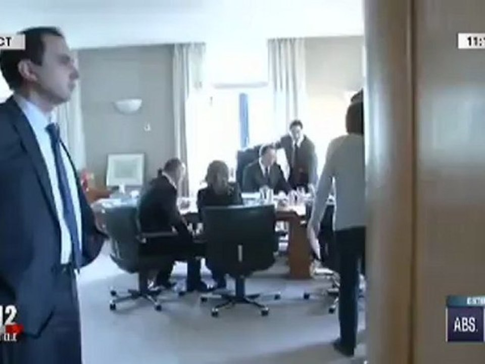 Images de François Hollande dans son bureau à cinq minutes des résultats du premier tour