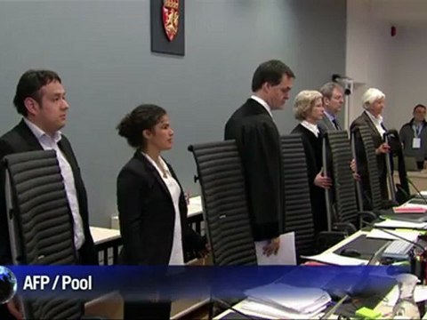 Breivik refait son salut d'extrême droite