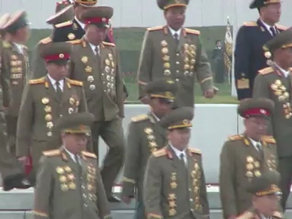 Inauguration d'une statue géante de Kim Jong-il à Pyongyang