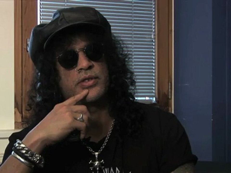 Slash is looking for a new singer for Velvet Revolver