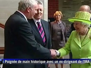 Poignée de main historique entre la reine Elizabeth et un ex-IRA