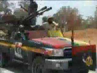 الثوار يسيطرون على شرقي ميناء البريقة