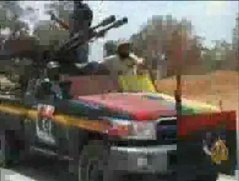 الثوار يسيطرون على شرقي ميناء البريقة