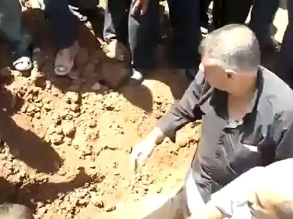 Syria فري برس درعا إنخل دفن الشهيد عبد الغفار النوفل 27 6 2012 Daraa